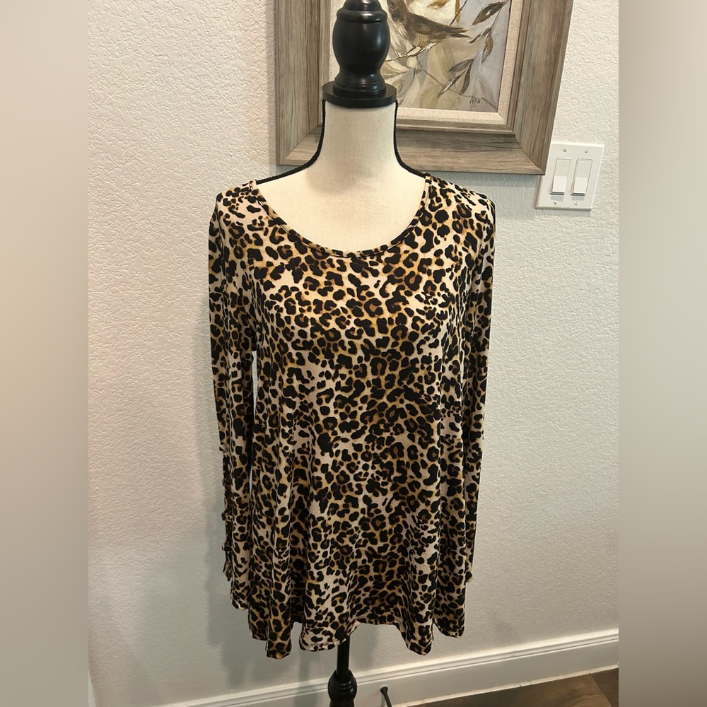 New York Laundry Cheetah Print Flowy Tunic Top - NWT - Size M
